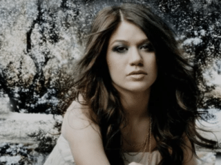Kelly Clarkson's social media complaint becomes a lesson in crisis PR